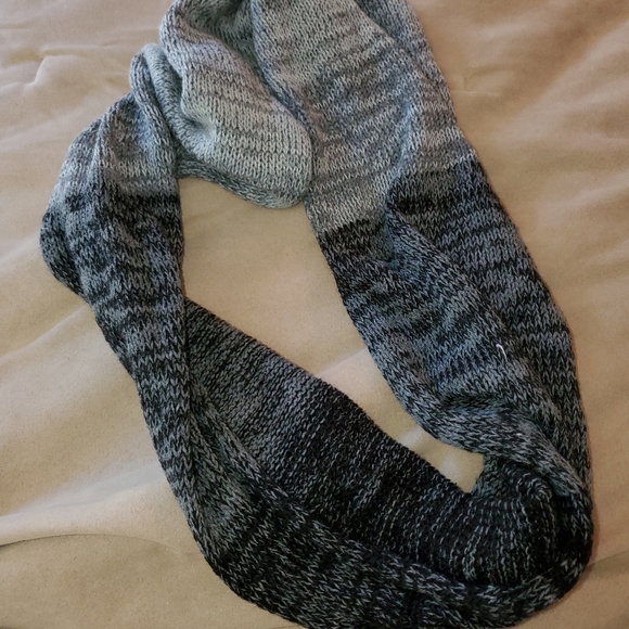 Infinity scarfs - Picture 2 of 2